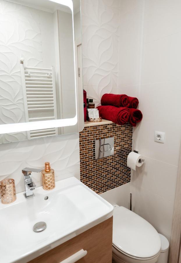 Carla'S Apart Palas-Hala Centrala 1 Bedroom, Airport Shuttle Iasi Exterior foto